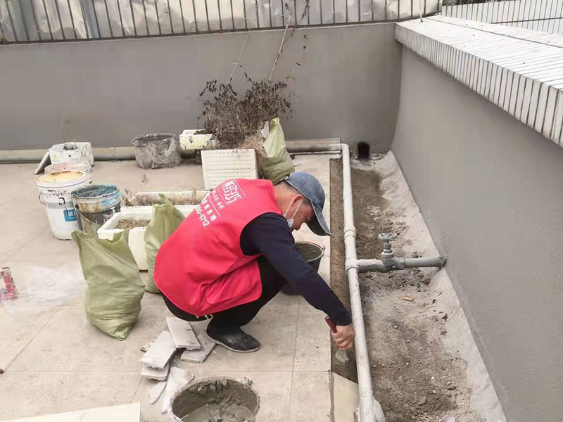 20㎡頂樓花園翻新改造 廣州峰湖御境屋頂水電安裝 瓷磚鋪貼