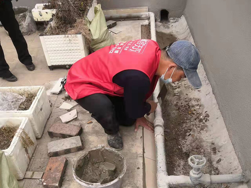 20㎡頂樓花園翻新改造 廣州峰湖御境屋頂水電安裝 瓷磚鋪貼